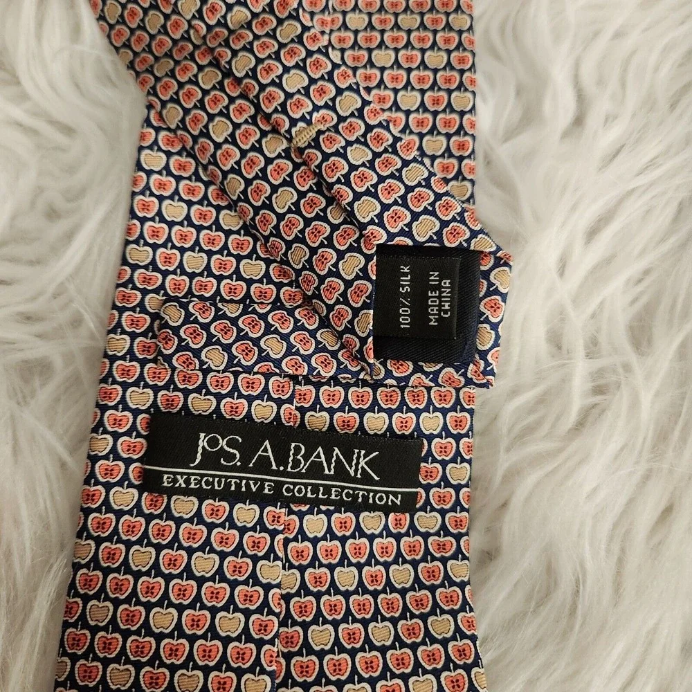 Lot of 2  Men's Neck Tie - Rooster Jos A Bank Apple Print Purple‎